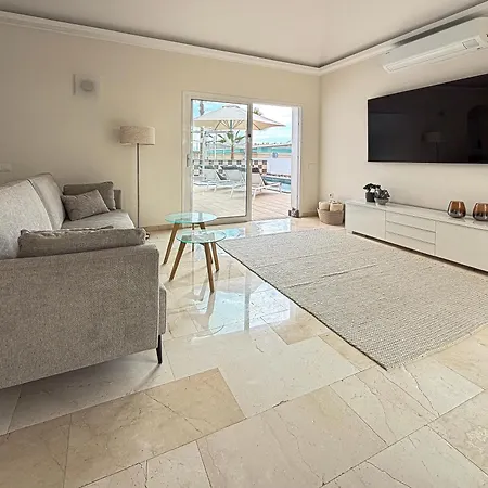 Exklusive Mit Beheiztem Pool In *