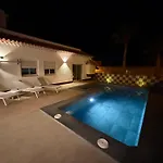 Villa Exklusive Mit Beheiztem Pool In *