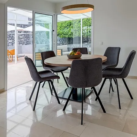 Exklusive Mit Beheiztem Pool In *