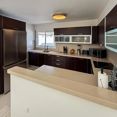 Exklusive Mit Beheiztem Pool In *