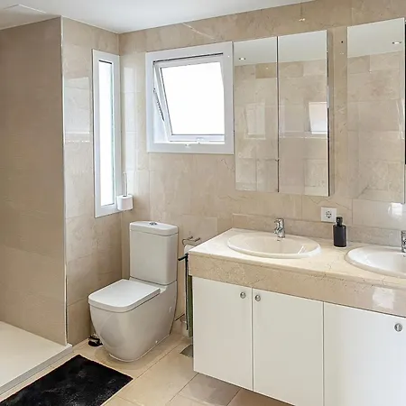 Exklusive Mit Beheiztem Pool In Адехе
