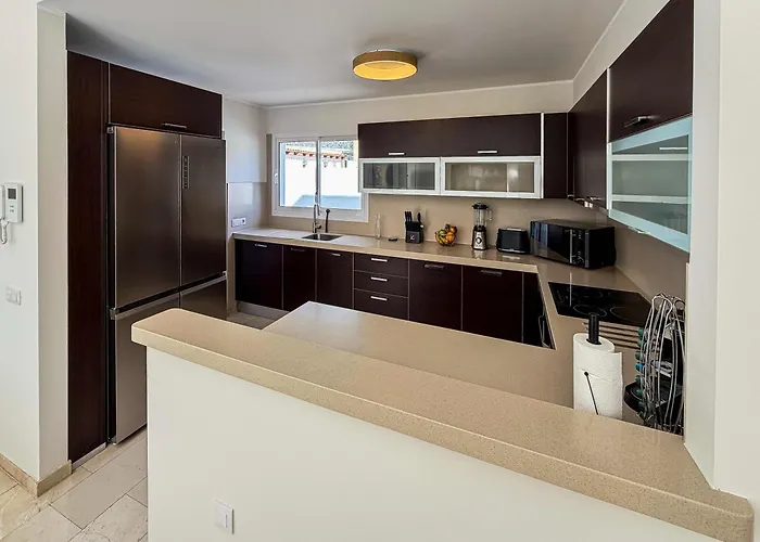 Exklusive Mit Beheiztem Pool In *