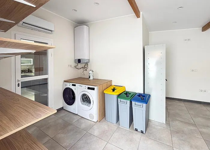 Exklusive Mit Beheiztem Pool In *