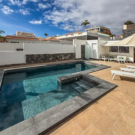 Exklusive Mit Beheiztem Pool In *