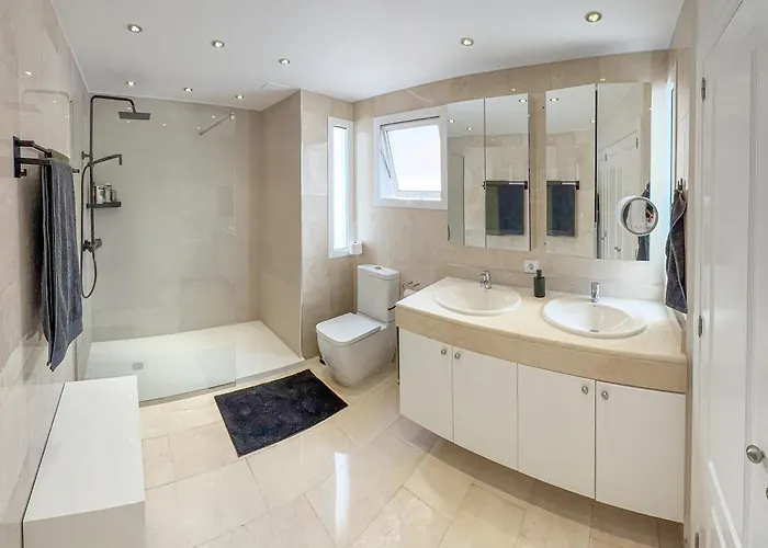 Exklusive Mit Beheiztem Pool In * Адехе